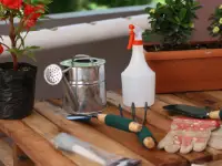 battery operated string-trimmer